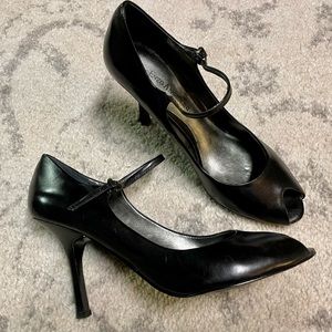 Enzo Angiolini open toe black heels with strap size 8